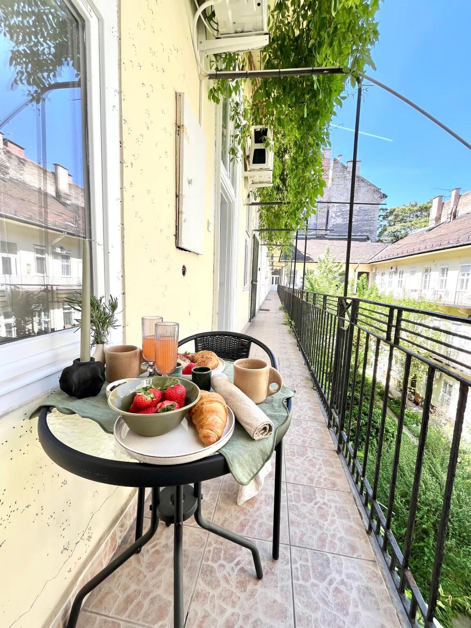 Oasis Apartment On The Broadway With Ac Boedapest Buitenkant foto